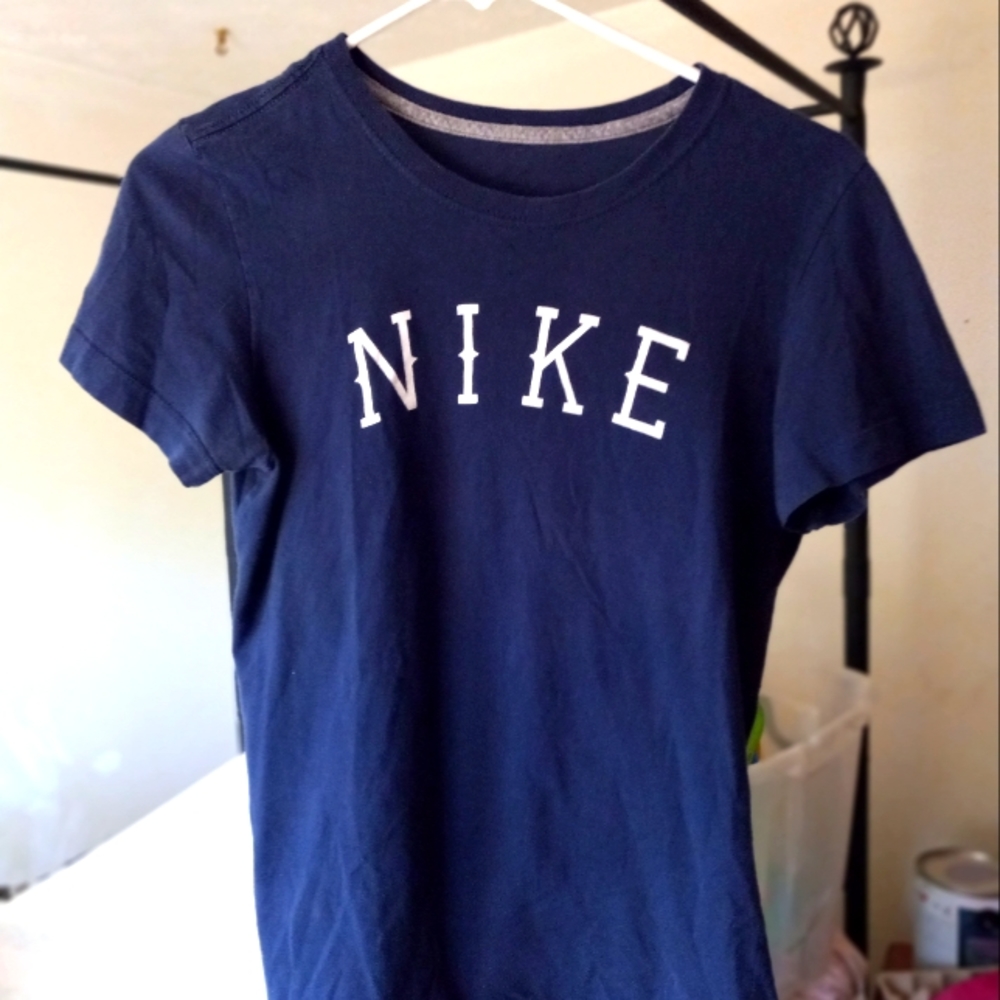 Girls Nike tee,  sz M